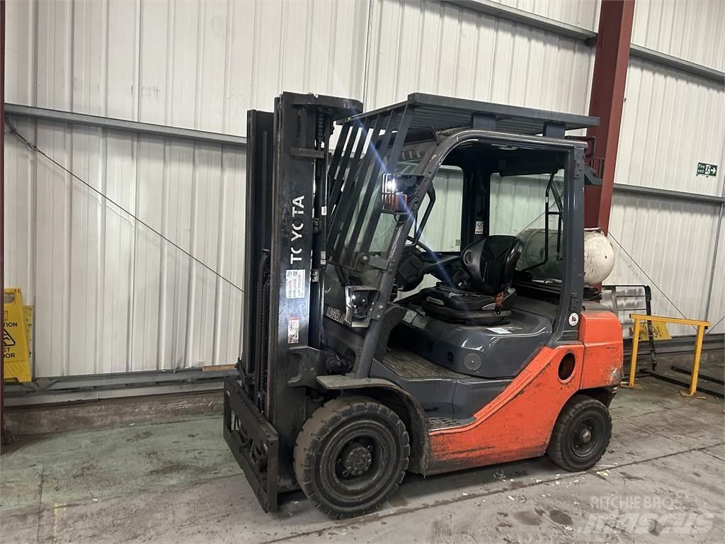 Toyota 02-8FGF25 Gasolmotviktstruckar