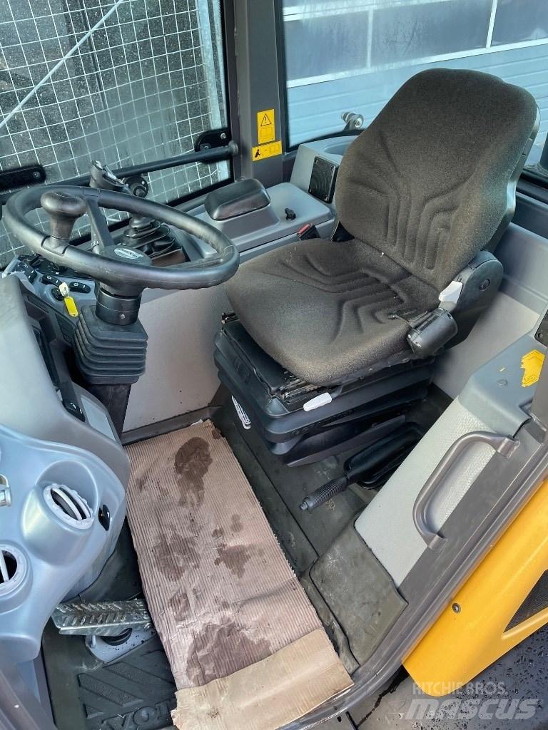 Volvo L28F Minilastare