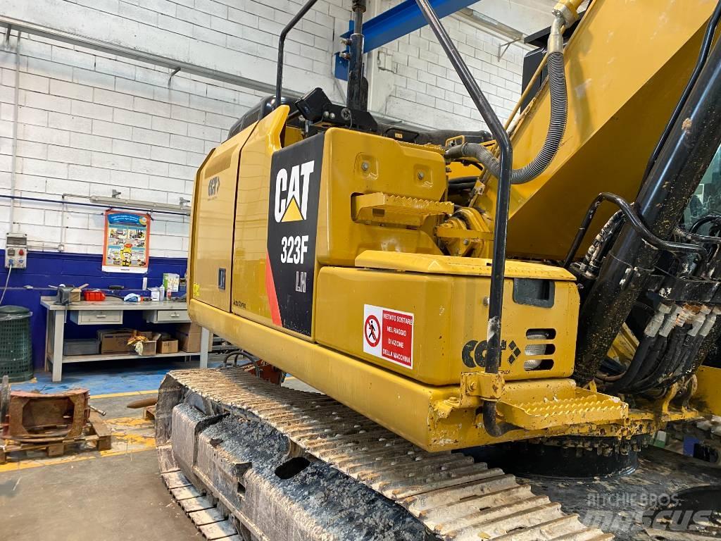 CAT 323F LN Bandgrävare