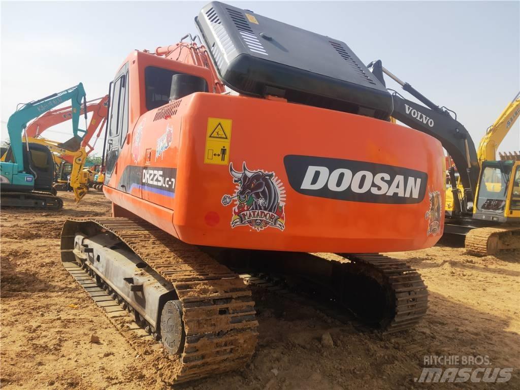 Doosan DH 225 LC-7 Bandgrävare