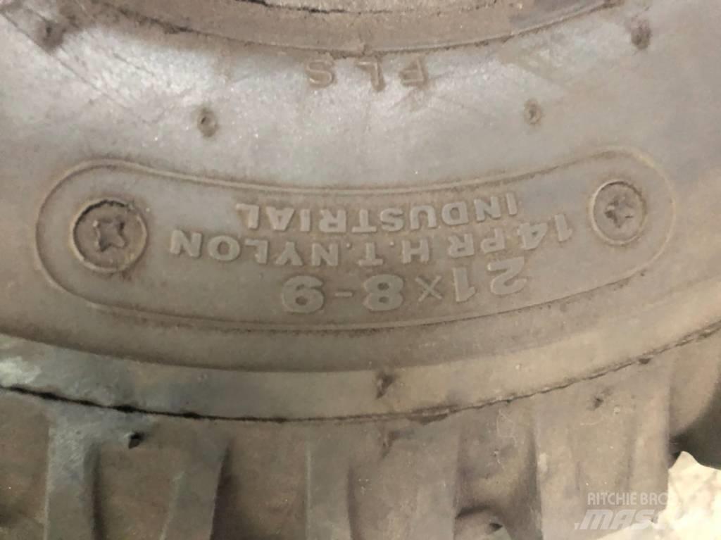 Bridgestone 21x8-9 Däck, hjul och fälgar