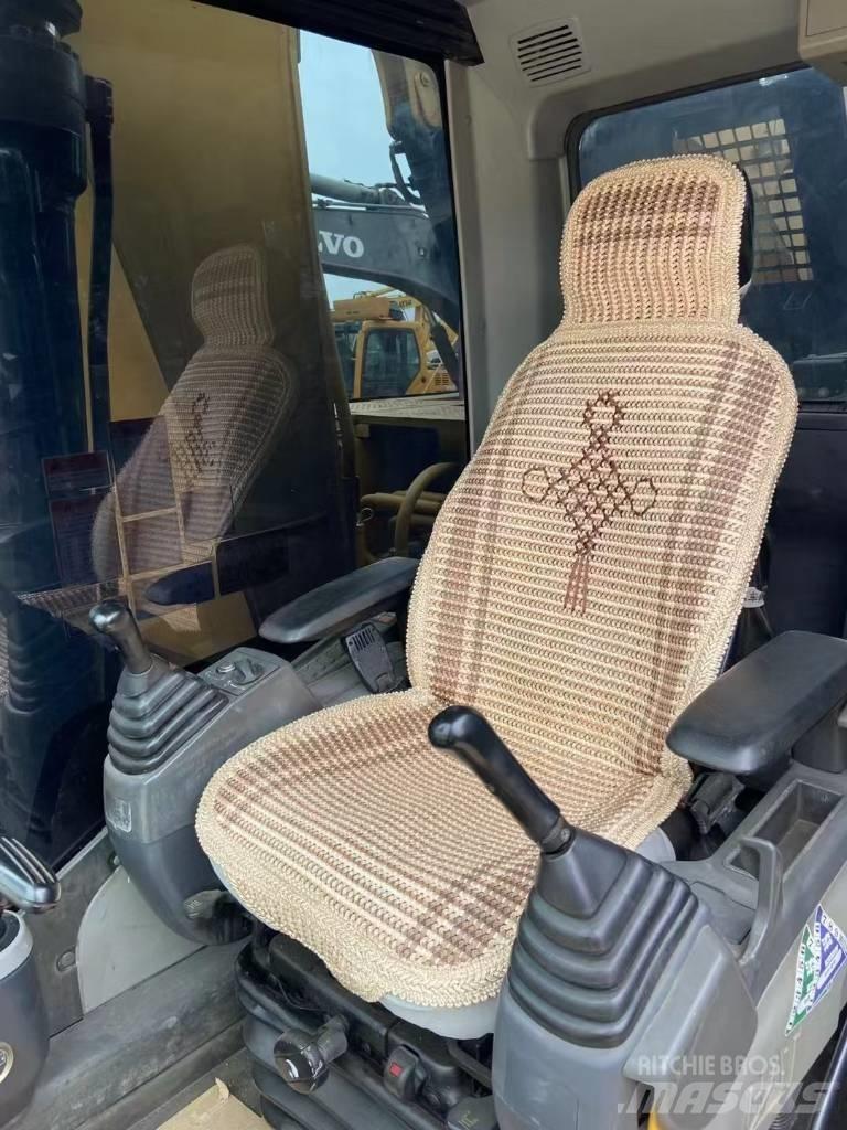 CAT 323 D L Bandgrävare