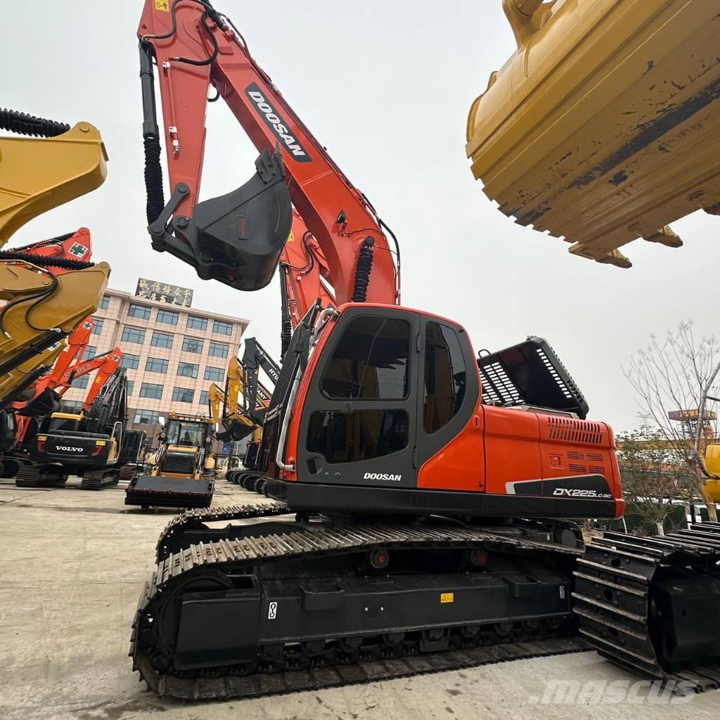 Doosan DX225LC-9C Bandgrävare