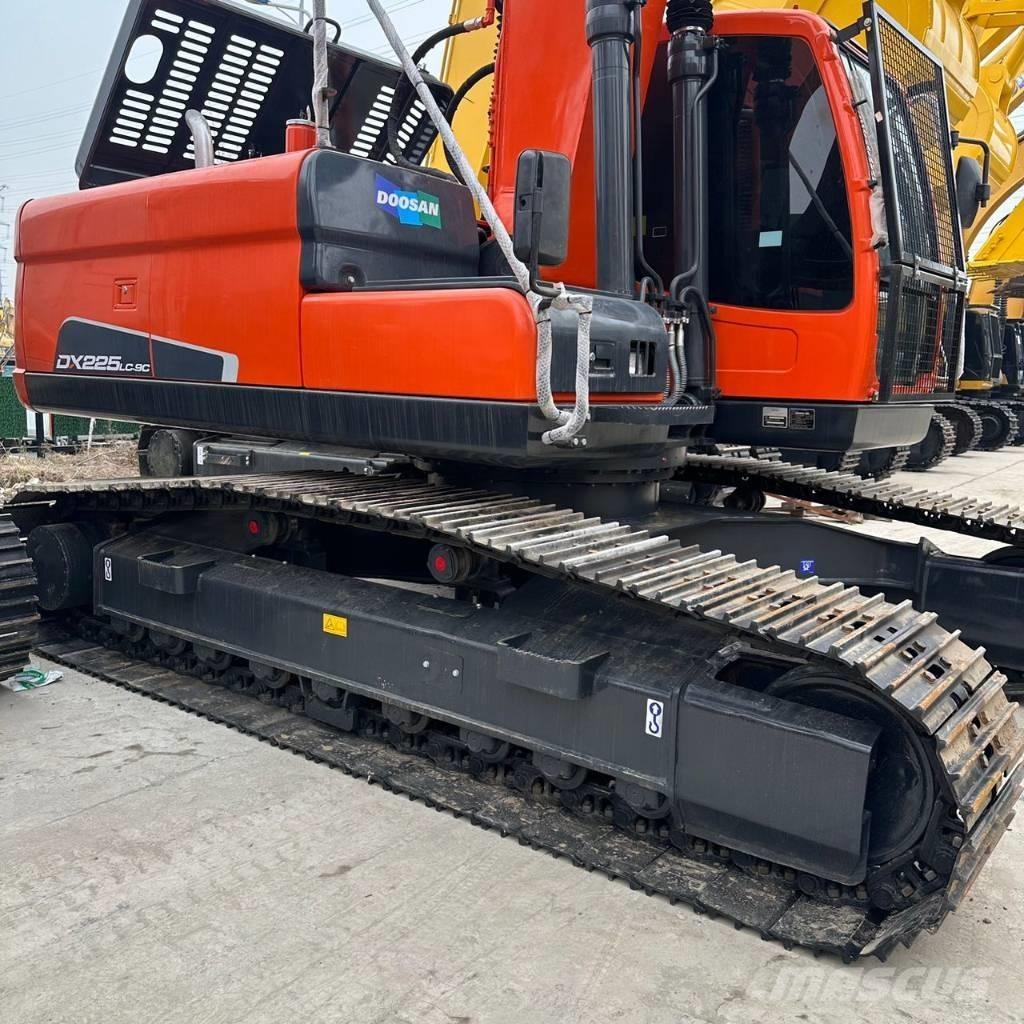 Doosan DX225LC-9C Bandgrävare