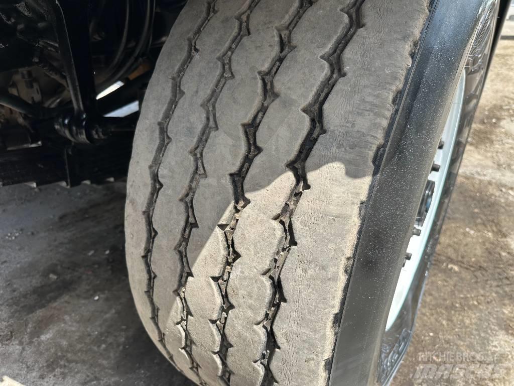 Sterling L 7501 Slamsugningsbil
