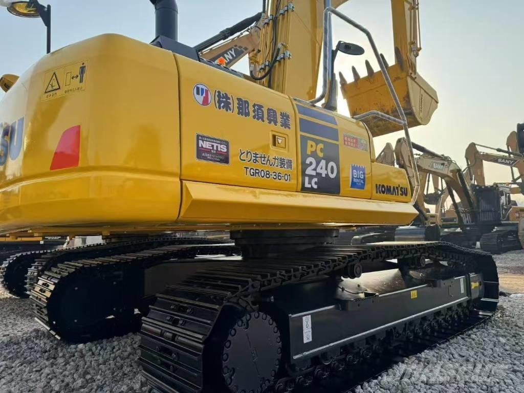 Komatsu 240-8N1 Bandgrävare