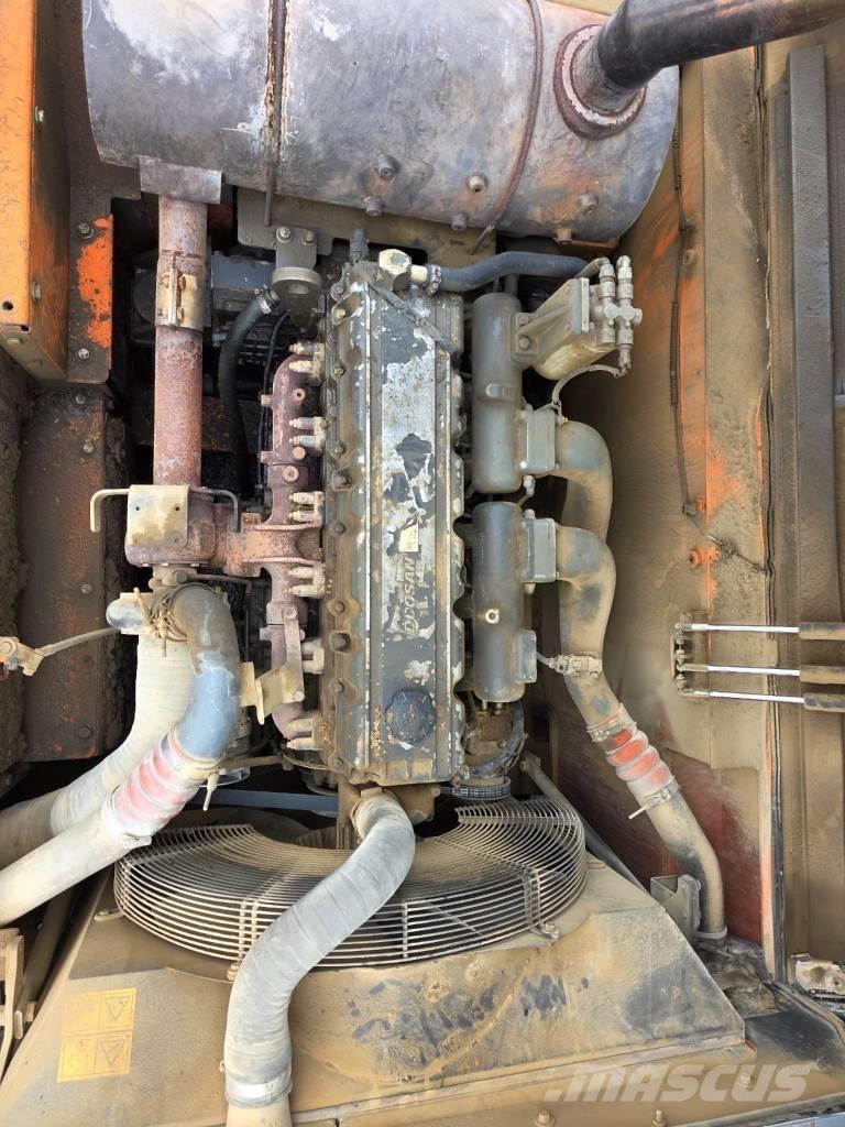 Doosan DX 380 LC Bandgrävare