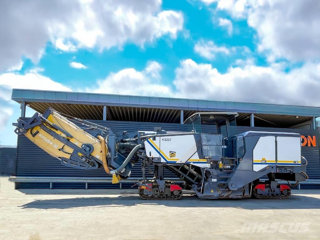 Wirtgen W 220 FI Asfaltskallfräsmaskiner