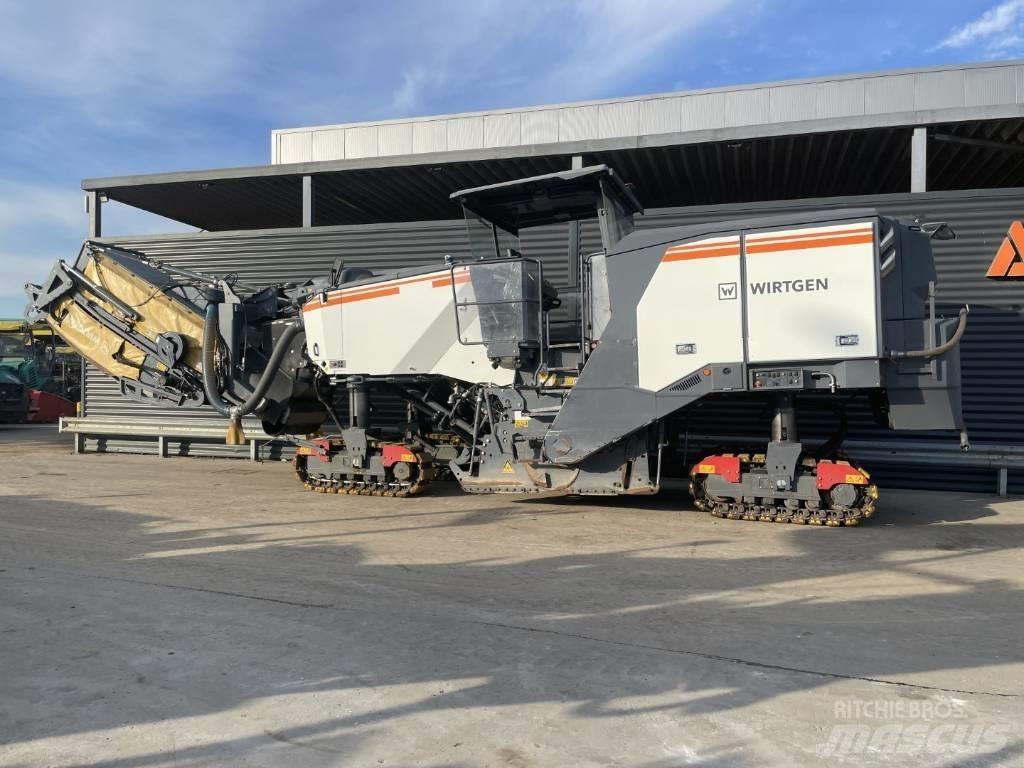 Wirtgen W 220 FI Asfaltskallfräsmaskiner