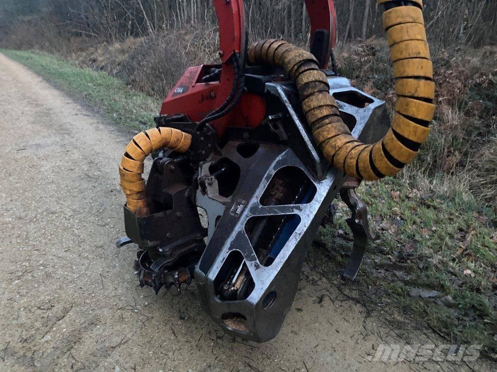 Komatsu C 144 Skördare