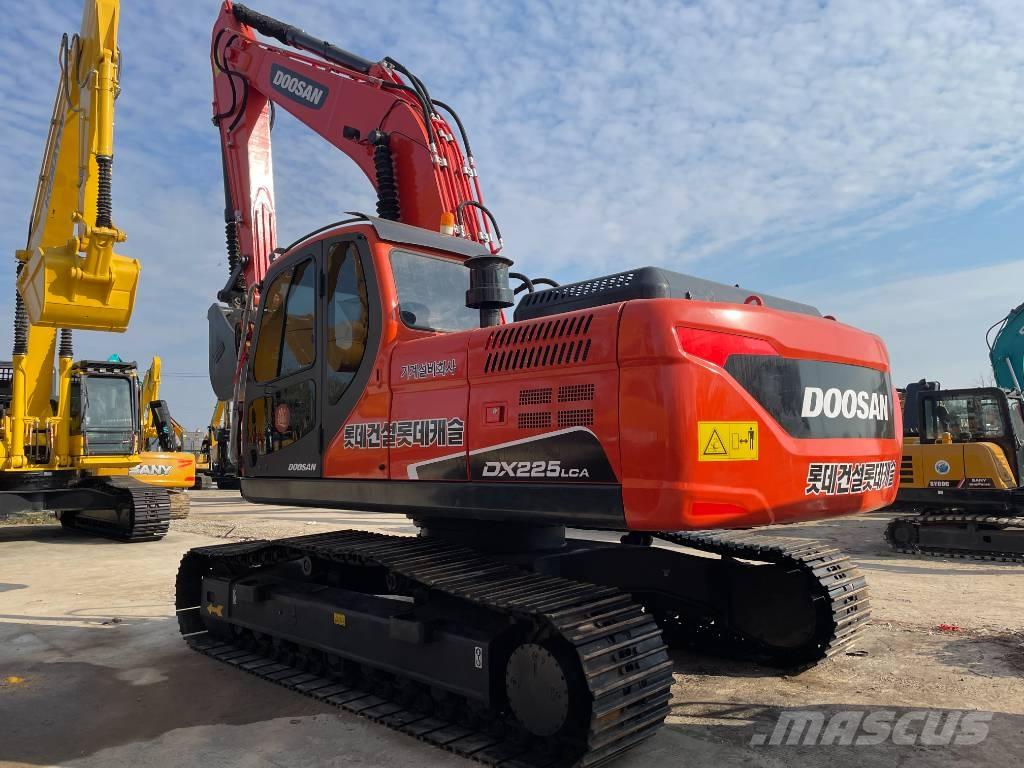 Doosan DX 225 LCA Bandgrävare