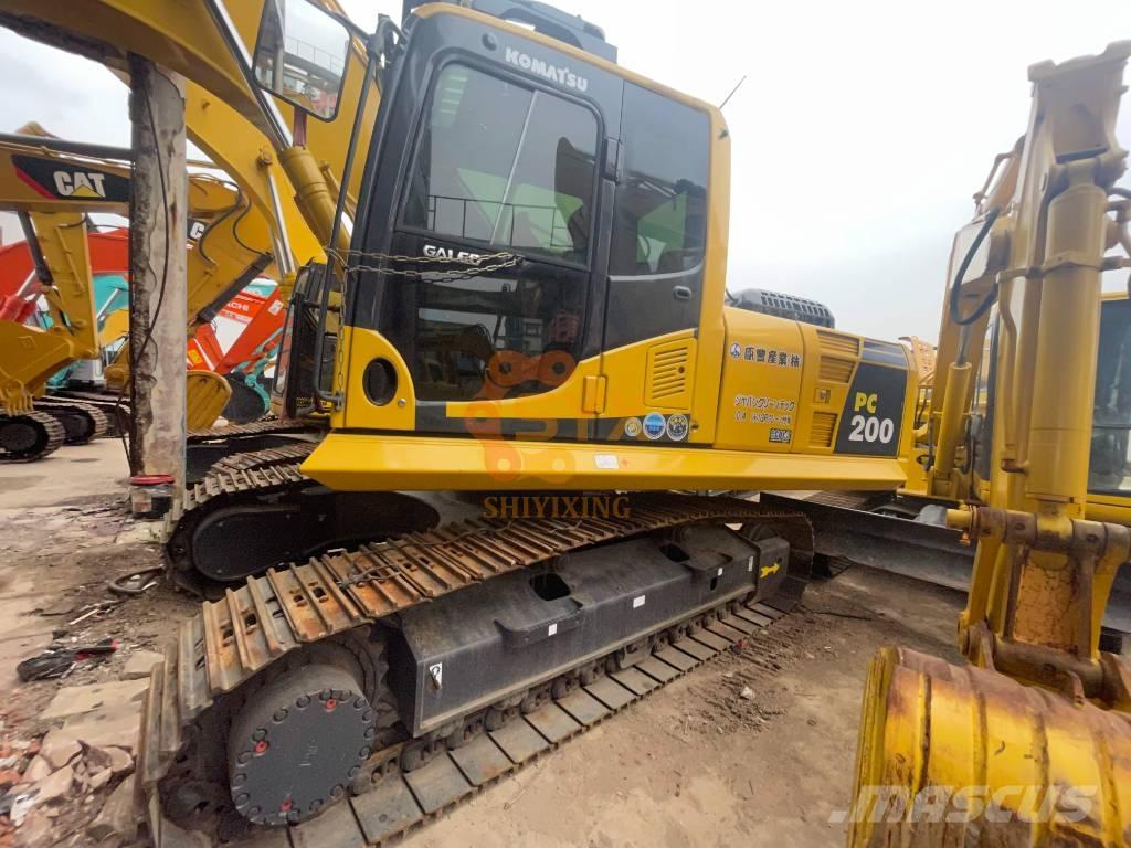 Komatsu PC 200-8 Bandgrävare
