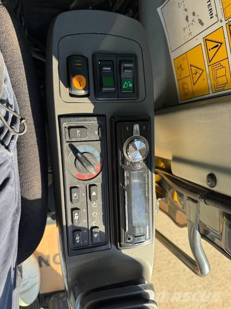 Komatsu PW 98 MR-6 Hjulgrävare
