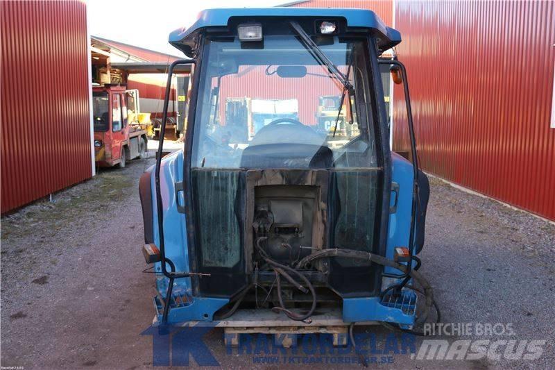 New Holland 8870 Hytter och interiör