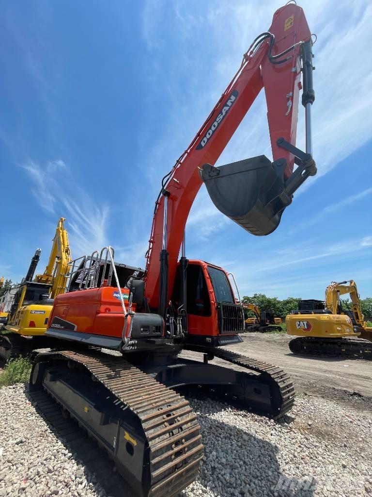 Doosan DX 300 Bandgrävare