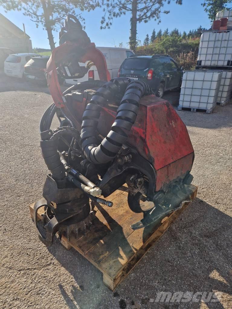 Komatsu 124 Kvistare