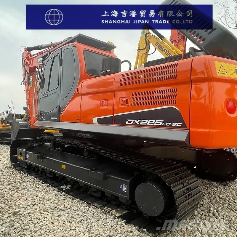 Doosan DX 225 Bandgrävare