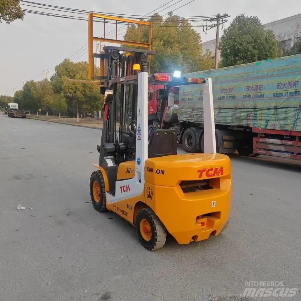 TCM FD30 Skjutstativtruck