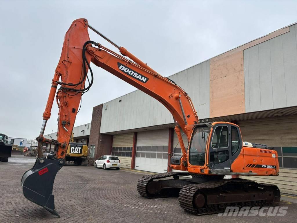 Doosan DX 255 LC Bandgrävare