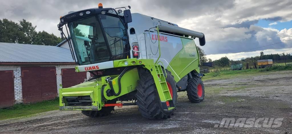 CLAAS Tucano 450 Skördetröskor
