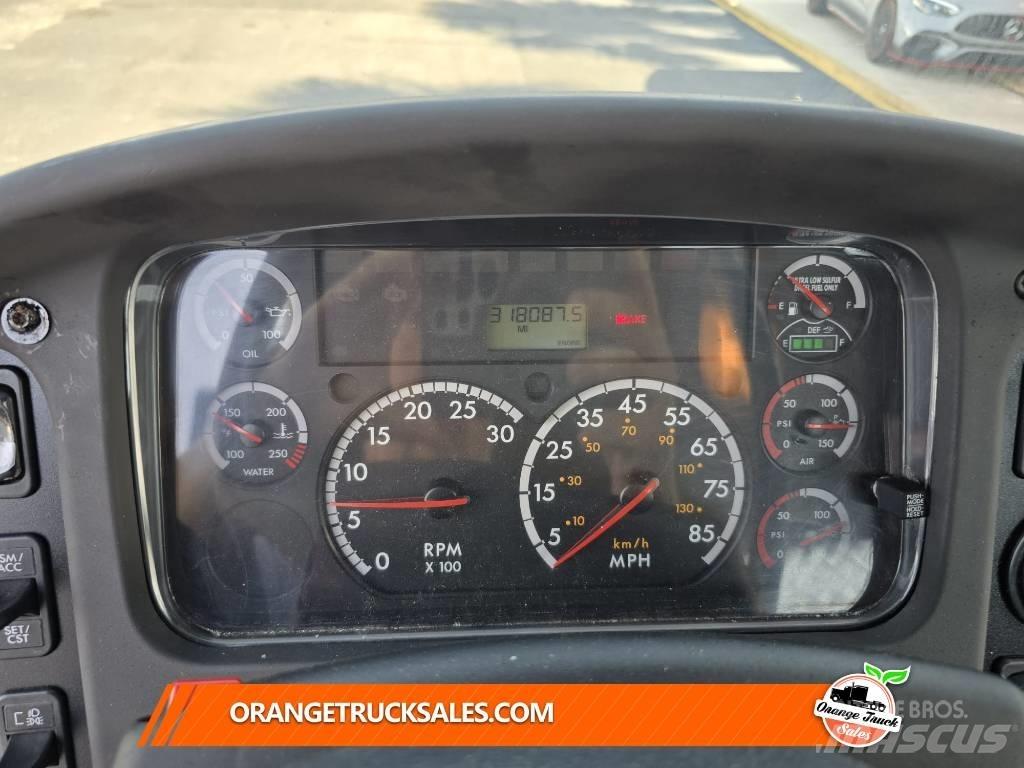 Freightliner M2 106 Chassier