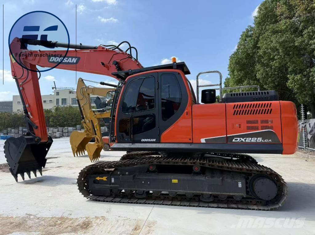 Doosan DX 225 LC Bandgrävare