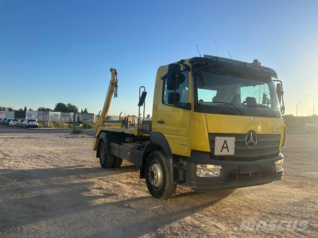 Mercedes-Benz 1530 Förrådscontainers