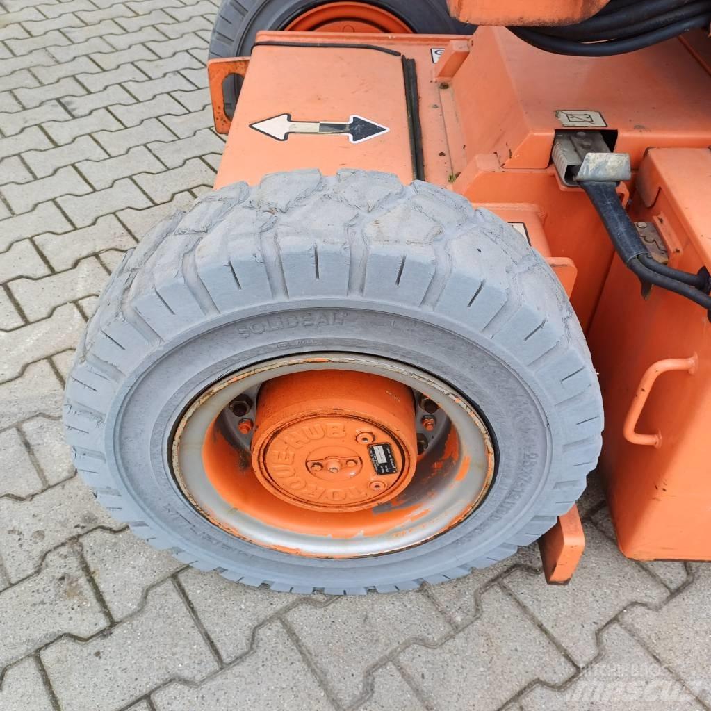 JLG E300AJP Bomliftar