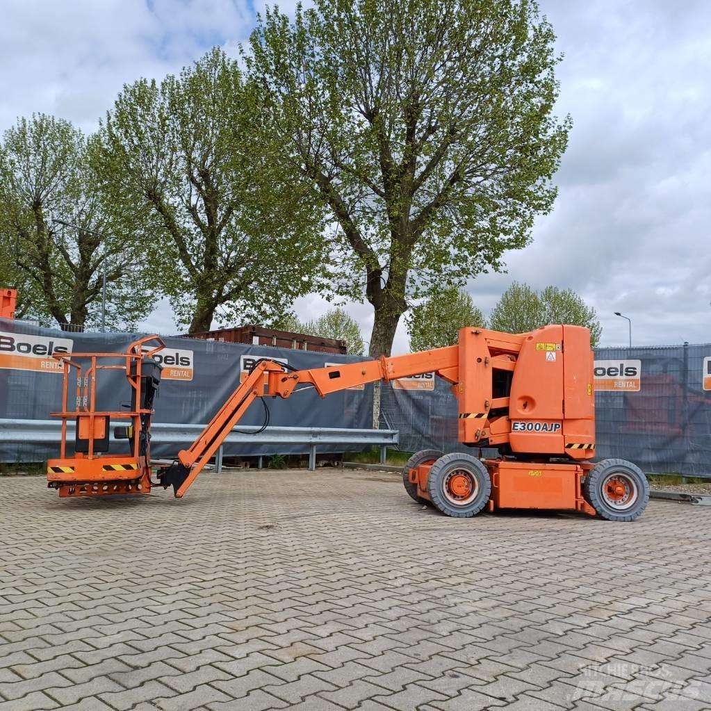 JLG E300AJP Bomliftar