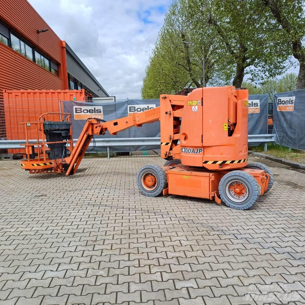 JLG E300AJP Bomliftar