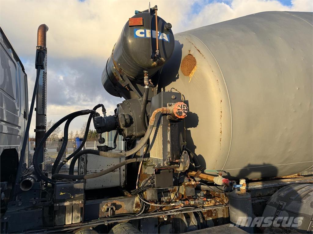Scania P420 8x4 Cementbil