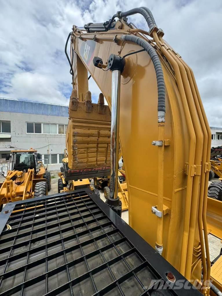 CAT 325 D L Bandgrävare