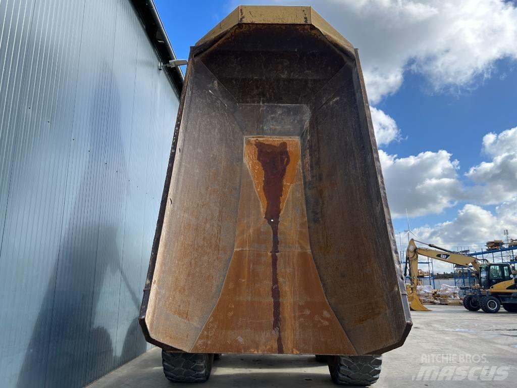 CAT 735B Midjestyrd dumper