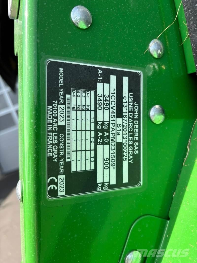 John Deere V451M Rundbalspressar