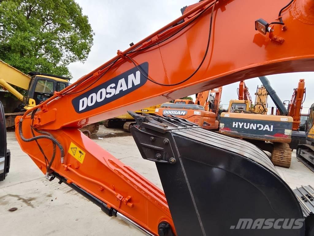 Doosan DX 225 LC Bandgrävare