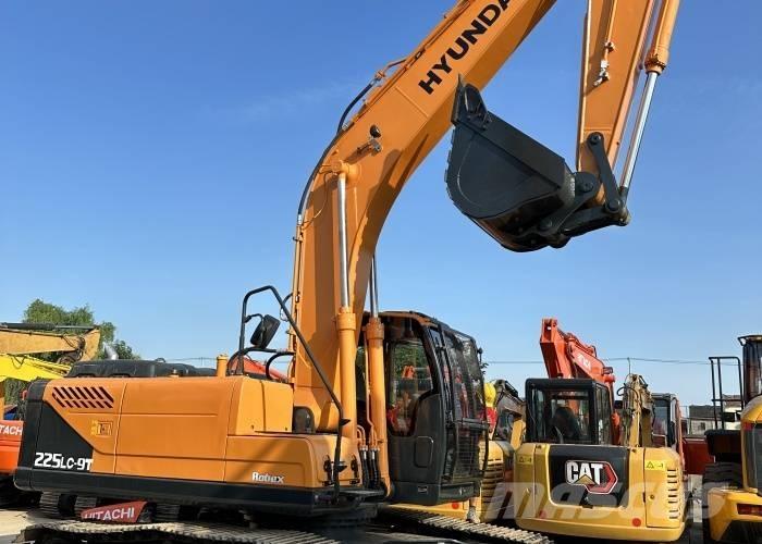 Hyundai 225 Bandgrävare