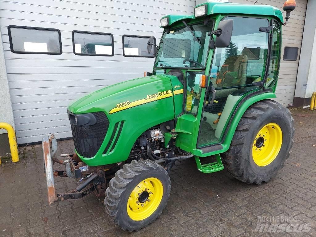 John Deere 3320 Kompakttraktorer