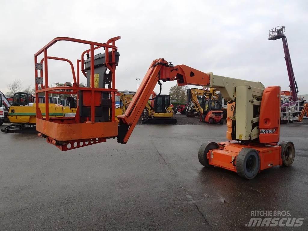 JLG E300AJP Bomliftar