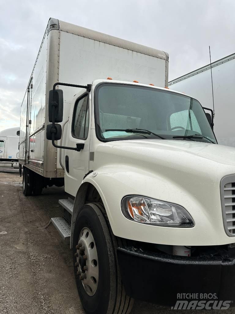 Freightliner M2 106 Skåpbilar