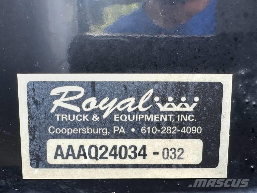 International 4300 Flakbilar