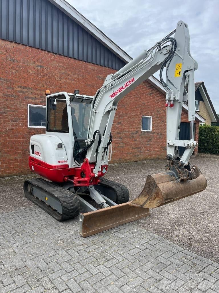 Takeuchi tb235-2 Minigrävare < 7t