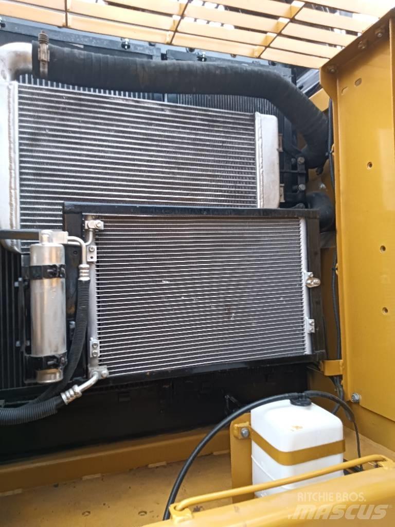 CAT 320D2 Midigrävmaskiner 7t - 12t