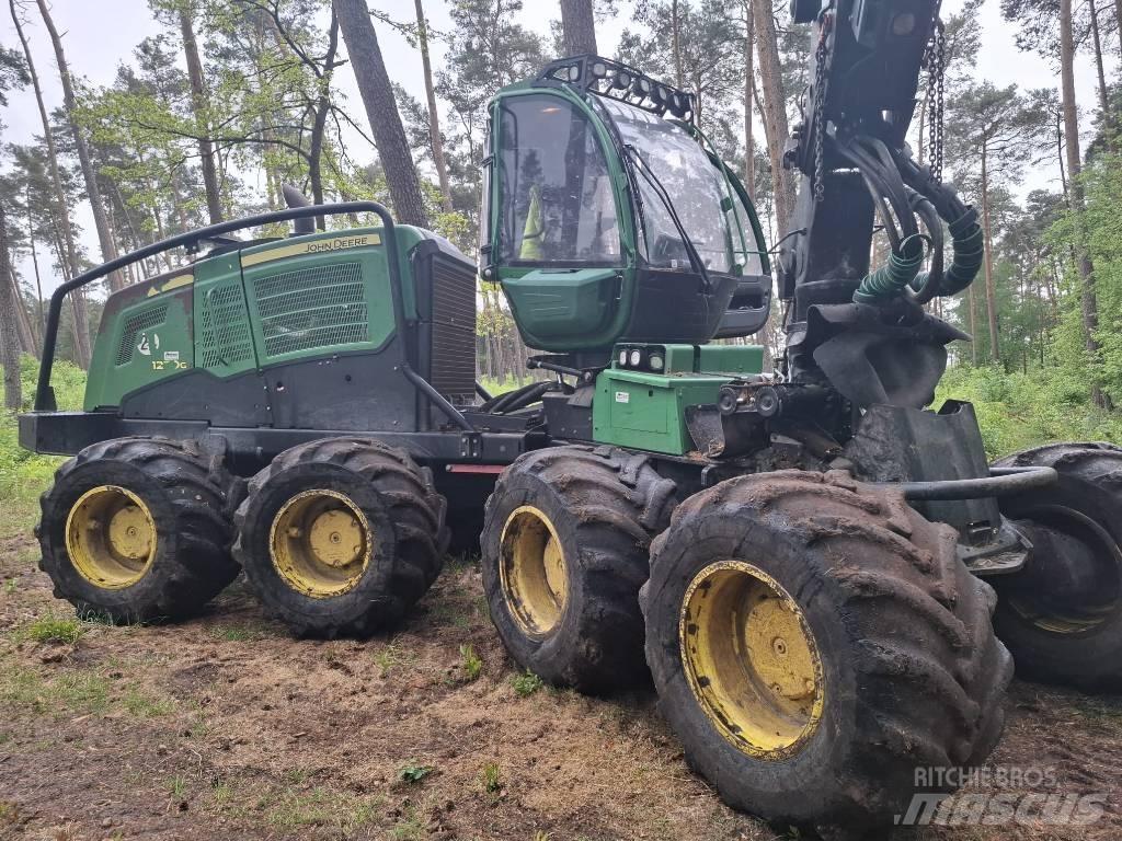 John Deere 1270 G Skördare
