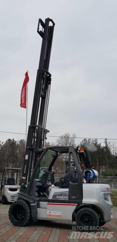 Nissan UGD02A30PQ Gasolmotviktstruckar