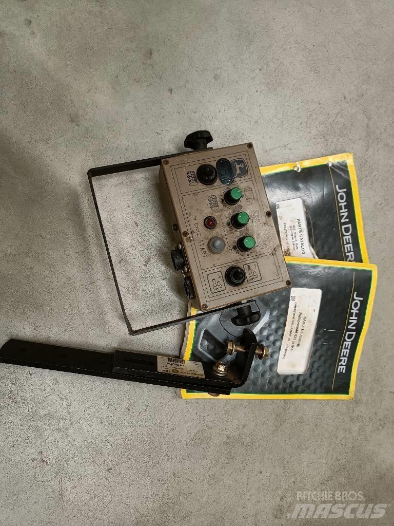 John Deere 623N Rundbalspressar