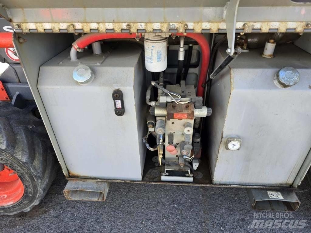 SkyJack SJ 6832 RT Saxliftar