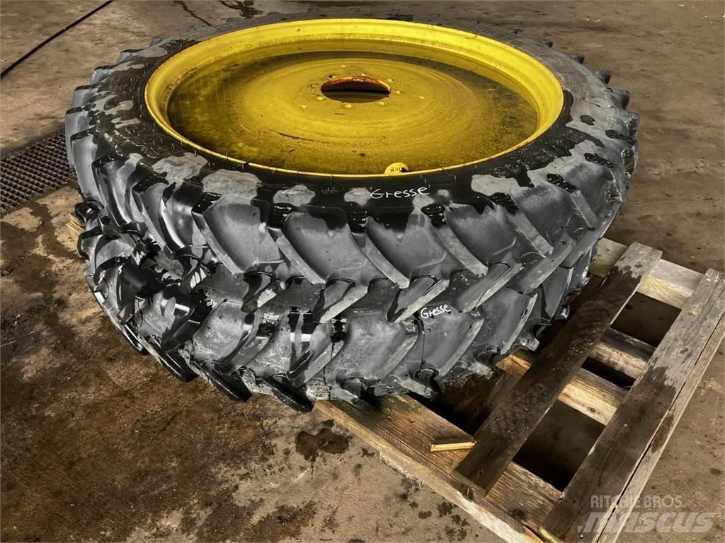 BKT 270/95R48 Däck, hjul och fälgar