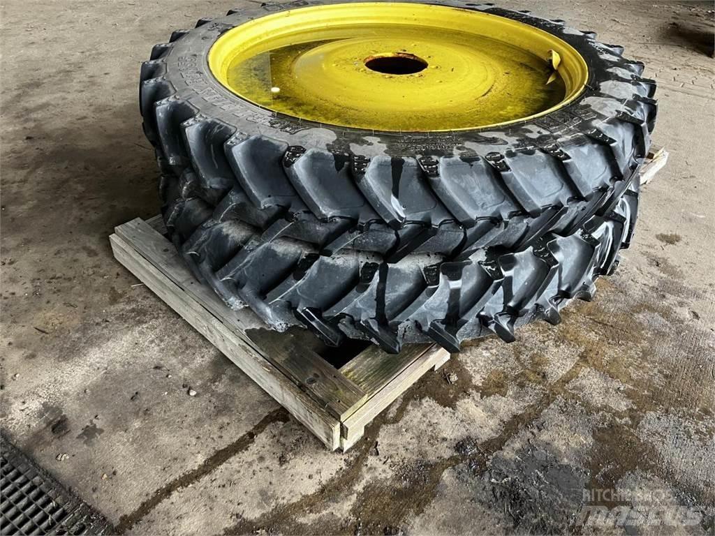 BKT 270/95R48 Däck, hjul och fälgar
