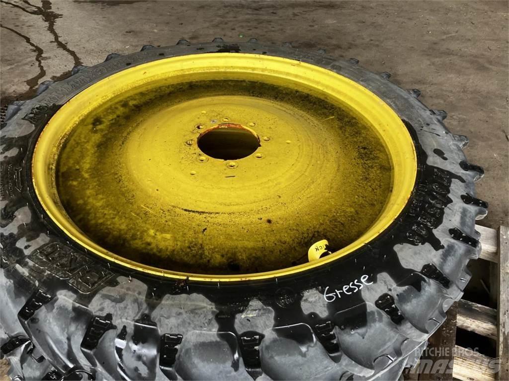BKT 270/95R48 Däck, hjul och fälgar