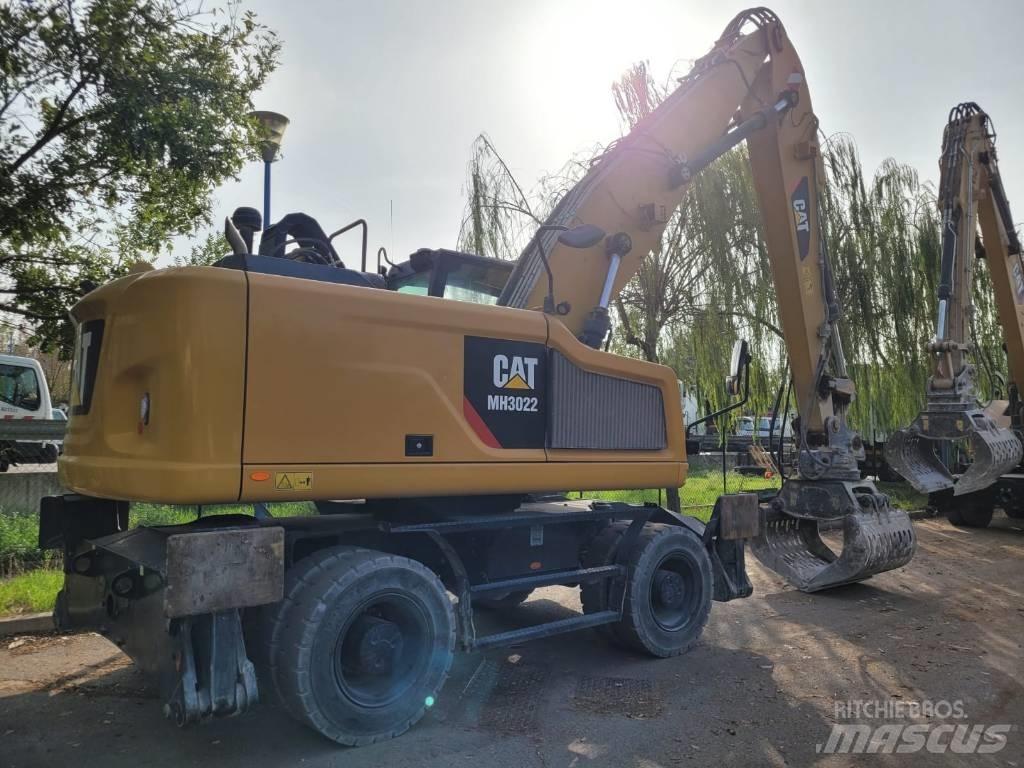 CAT mh3022 Hjulgrävare